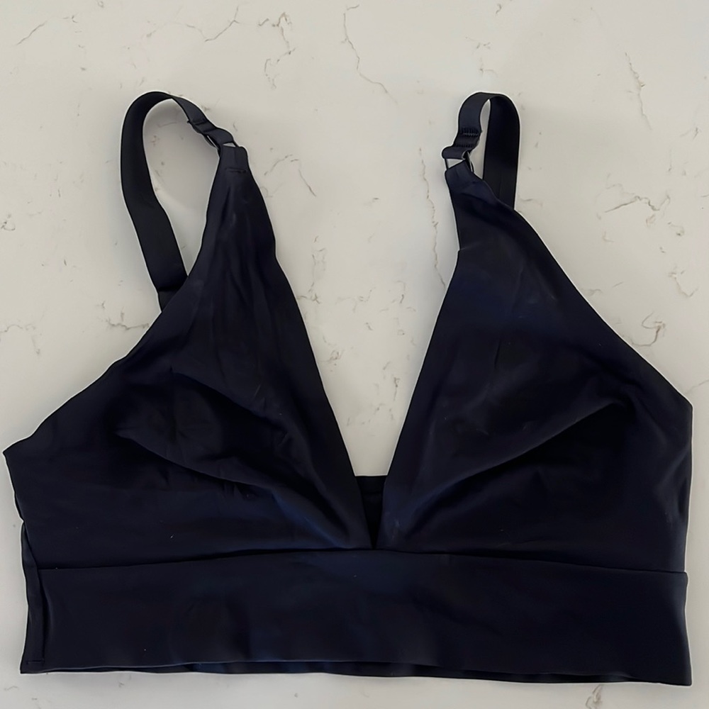 Everlane Black Invisible Bra M